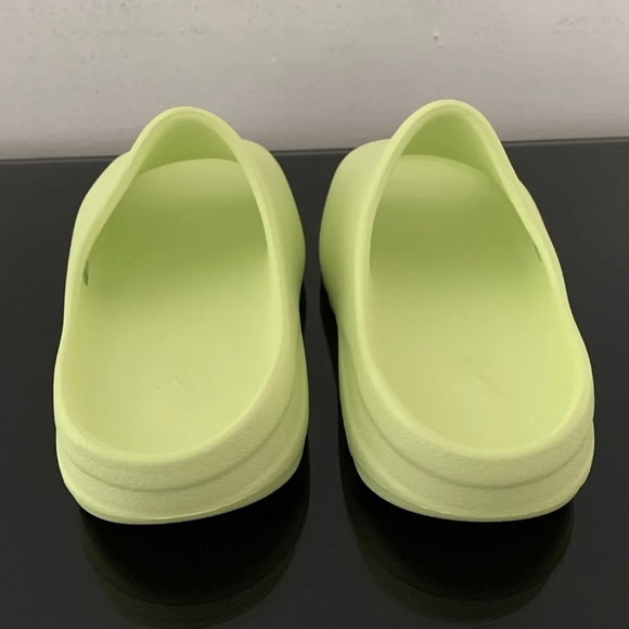 NEW Adidas Yeezy Slide Kids Glow Green Light Green 1Y - Picture 4 of 6